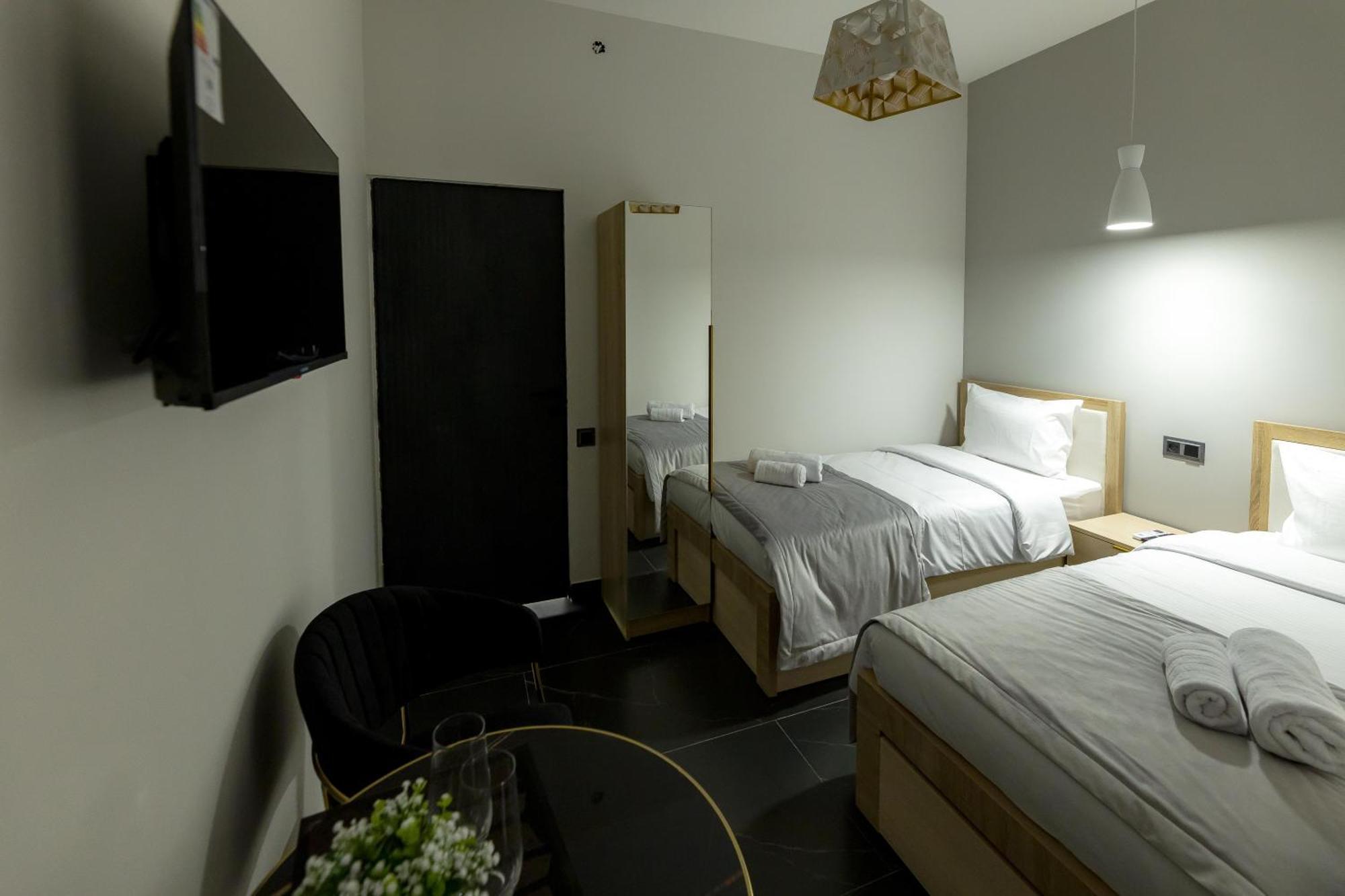 Evn Rooms Erevan Esterno foto